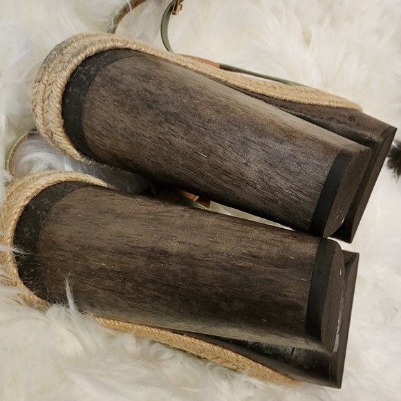 Hunter Gonave Wood Heel Sandals - Picture 13 of 16